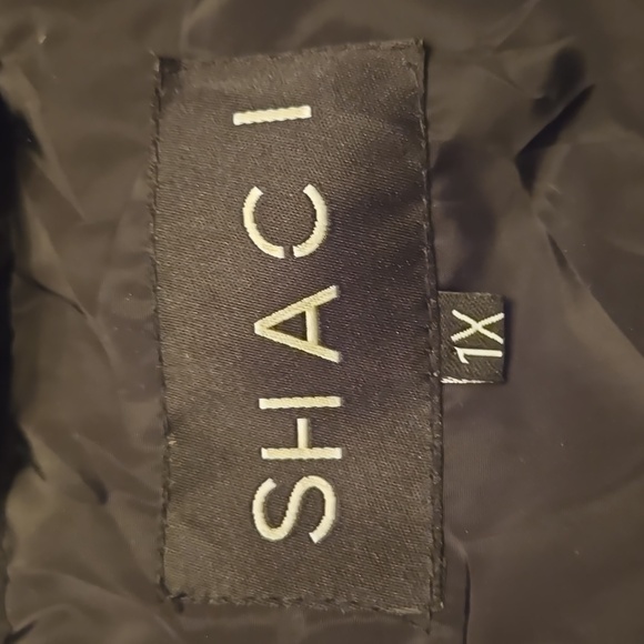 Shaci Plus Size Black and Red Cropped Puffer Coat - Picture 5 of 6